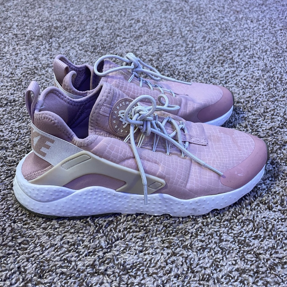 Nike Tennis Shoes